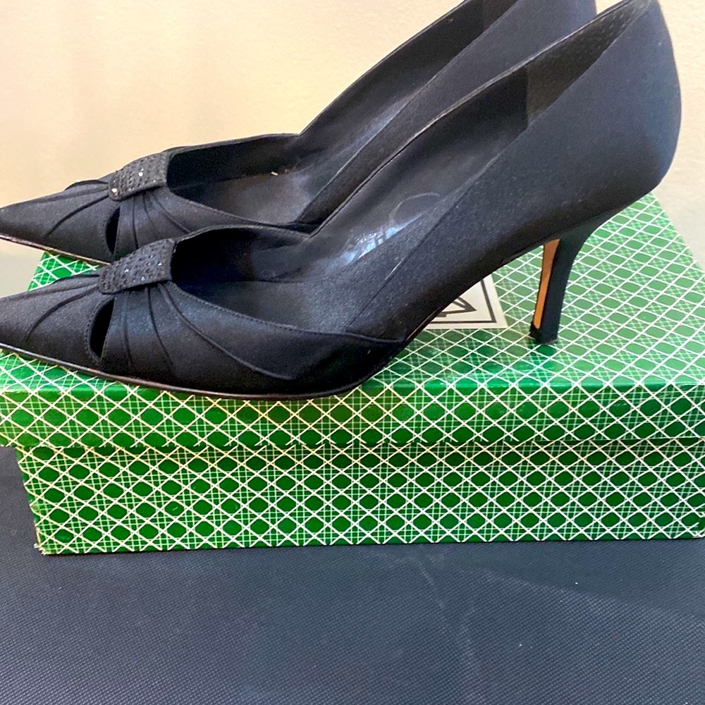 Nina Satin Shoes SIZE 8 1/2M 🔥🔥 Perfect dancing shoes